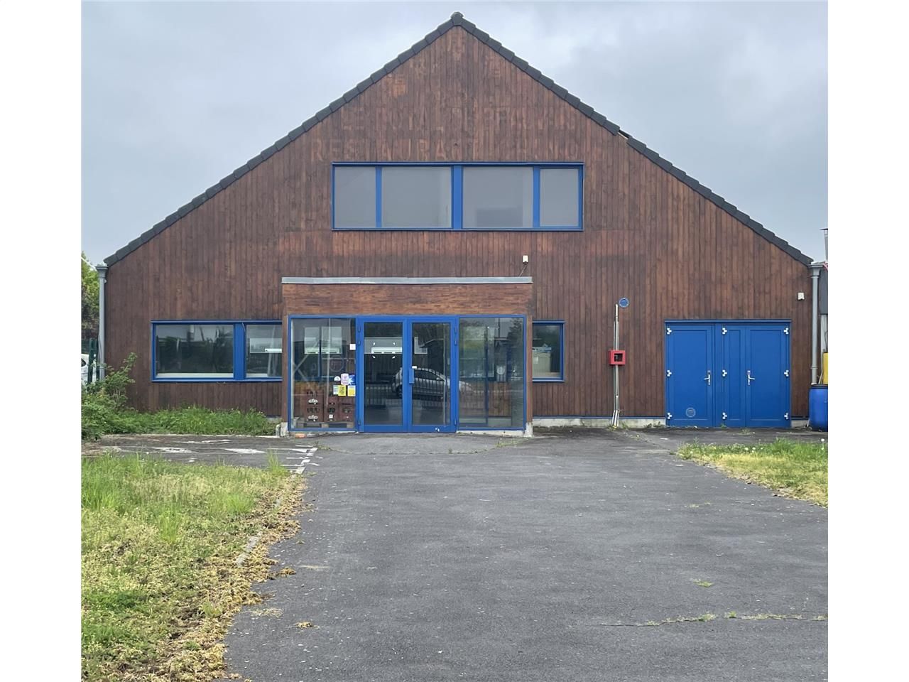 LOCAUX COMMERCIAUX - 620 M2 A LOUER - BEAUVAIS  A