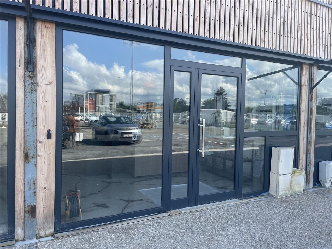 LOCATION - BUREAUX 100 À 300 M2 - REFAITS À NEUFS