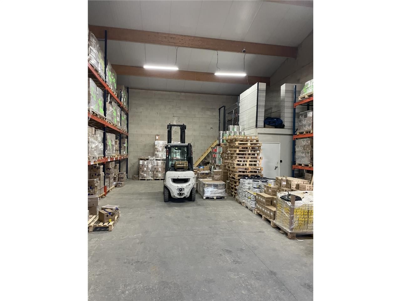 Locaux d'activité de 165 m²  à CREPY EN VALOIS, i