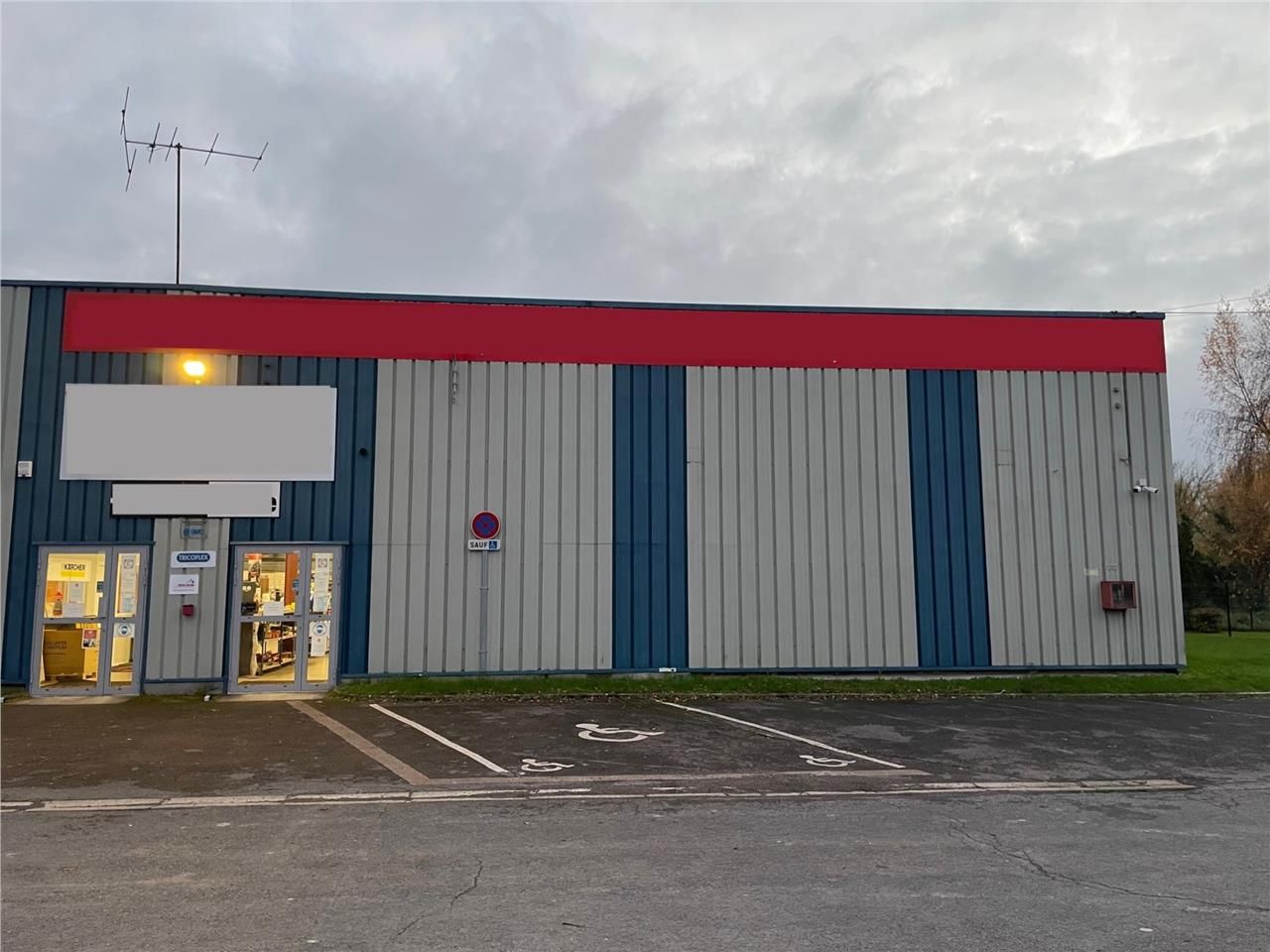 LOCAUX D'ACTIVITES POUR COMMERCE BTOB - NOYON : N