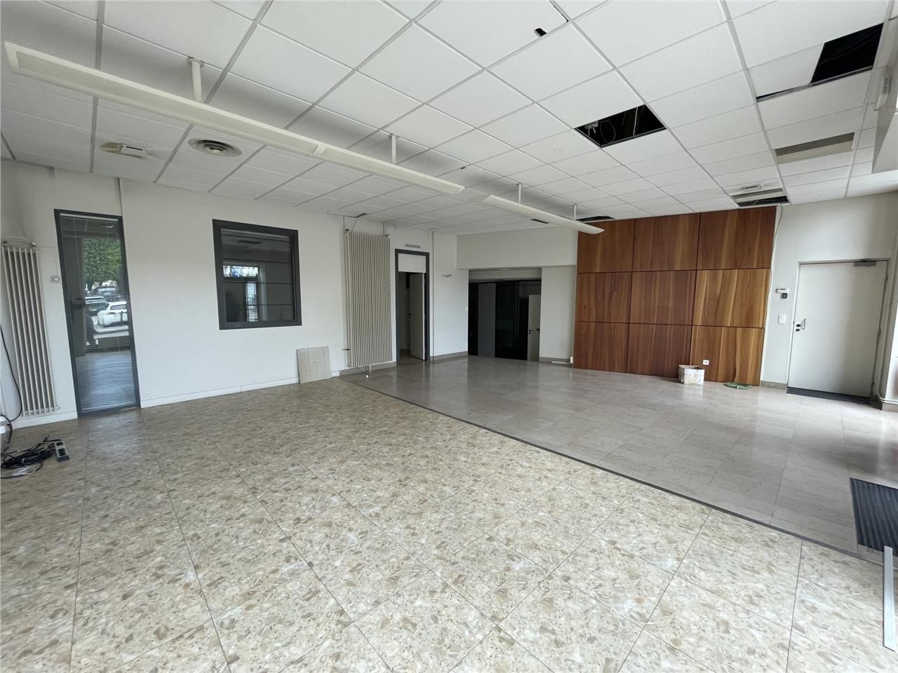 A LOUER LOCAL COMMERCIAL EMPLACEMENT N° 1 CENTRE-