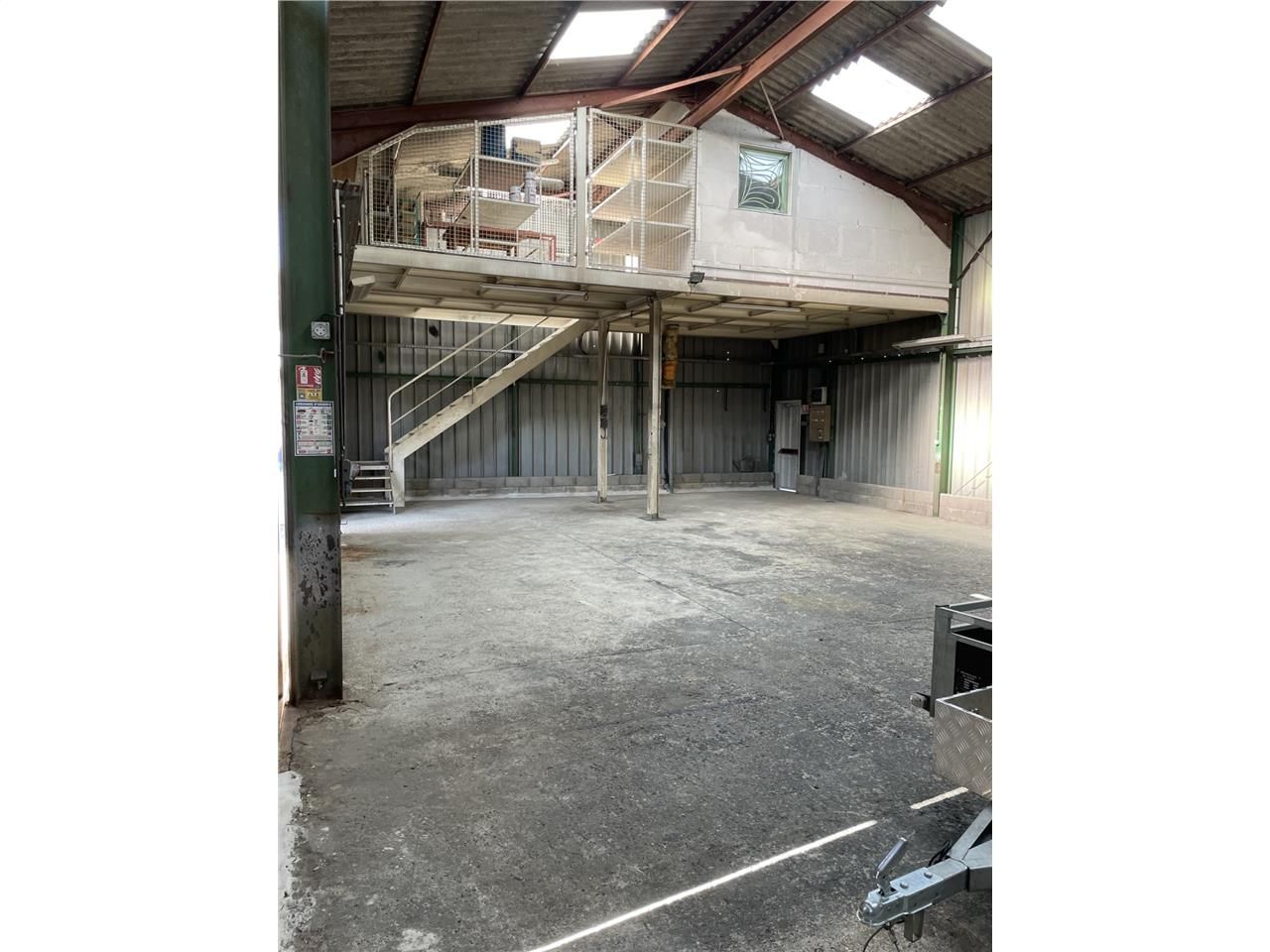 A louer local d'activité indépendant en zone d'ac