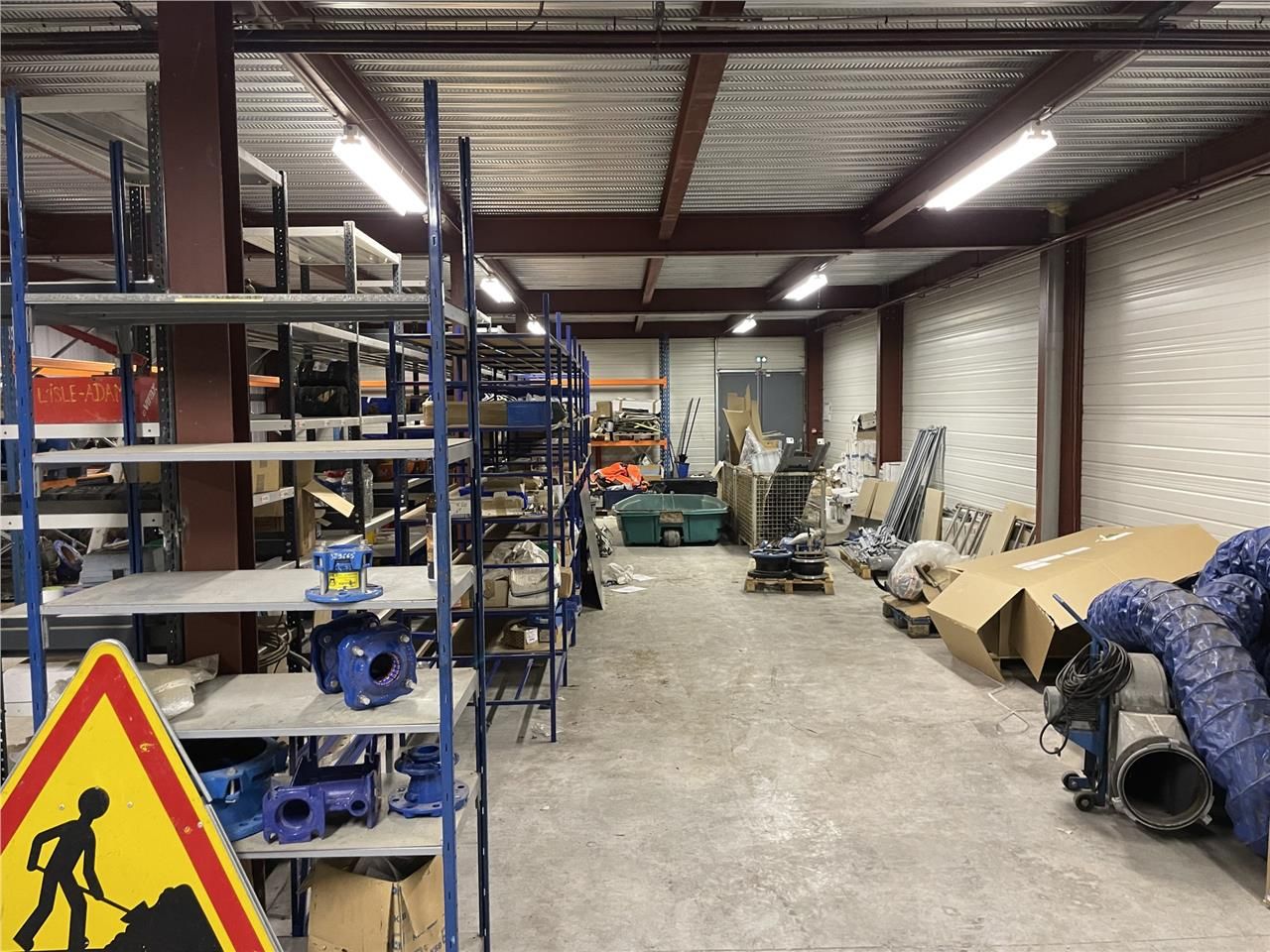 Arthur Loyd vous propose à la location un bâtimen