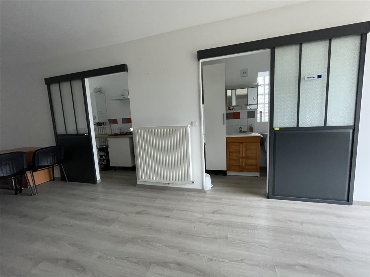 LOCATION - BUREAUX - 69 m2 - A LOUER - BRESLES  À