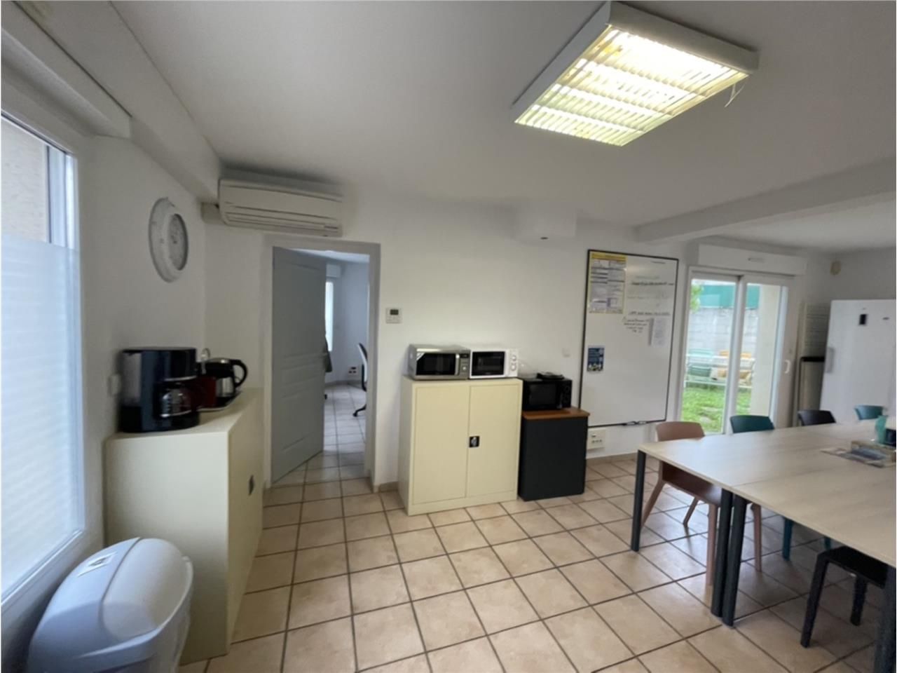 ARTHUR LOYD vous propose à la location un immeubl