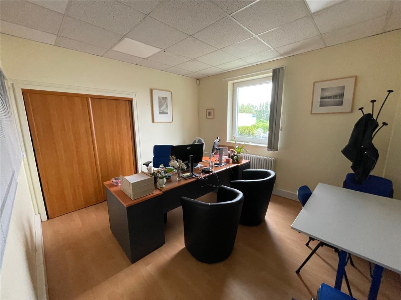 A VENDRE LOT DE BUREAUX AVEC PARKING COMPIÈGNE - 