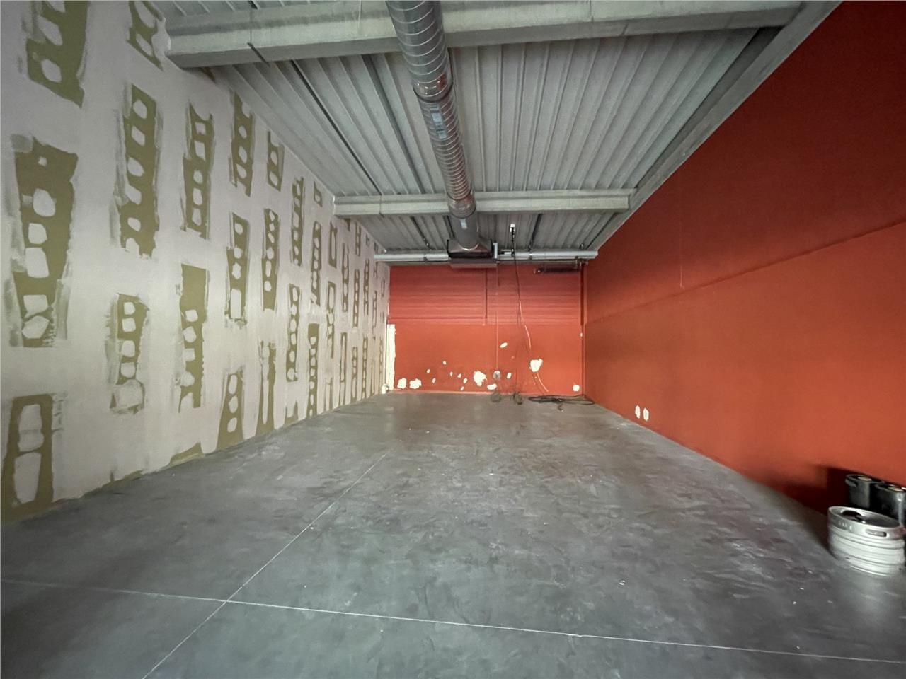 À LOUER - Local commercial idéalement situé en zo