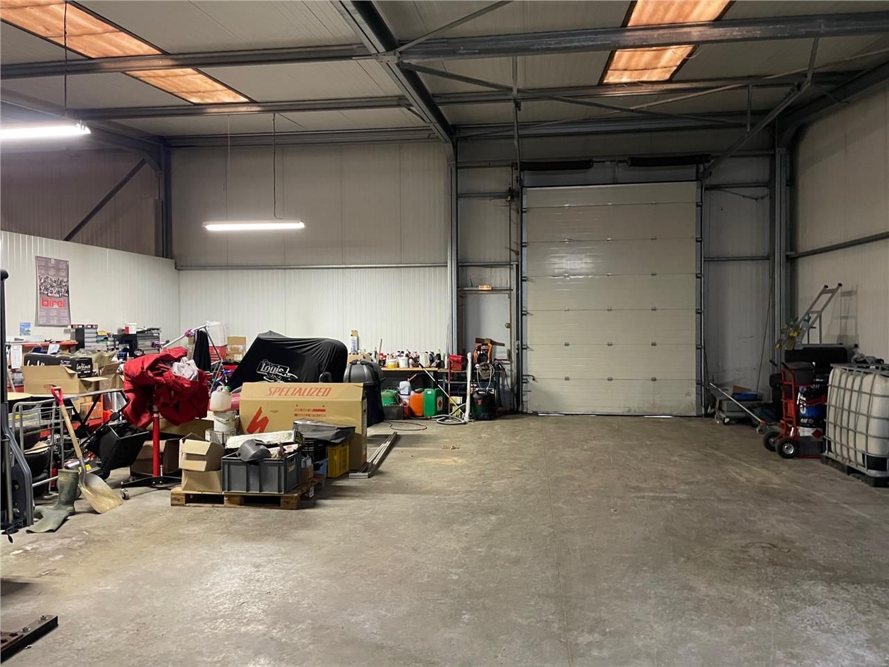 IMMEUBLE D'ACTIVITÉ DE 686 M2 DIVISIBLES À PARTIR