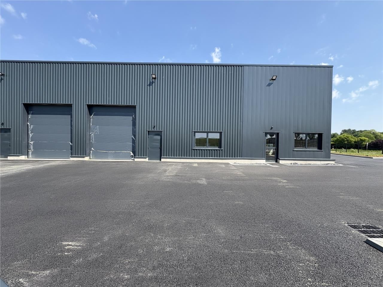 LOCATION CELLULE D'ACTIVITÉ 227 M2 Secteur COMP