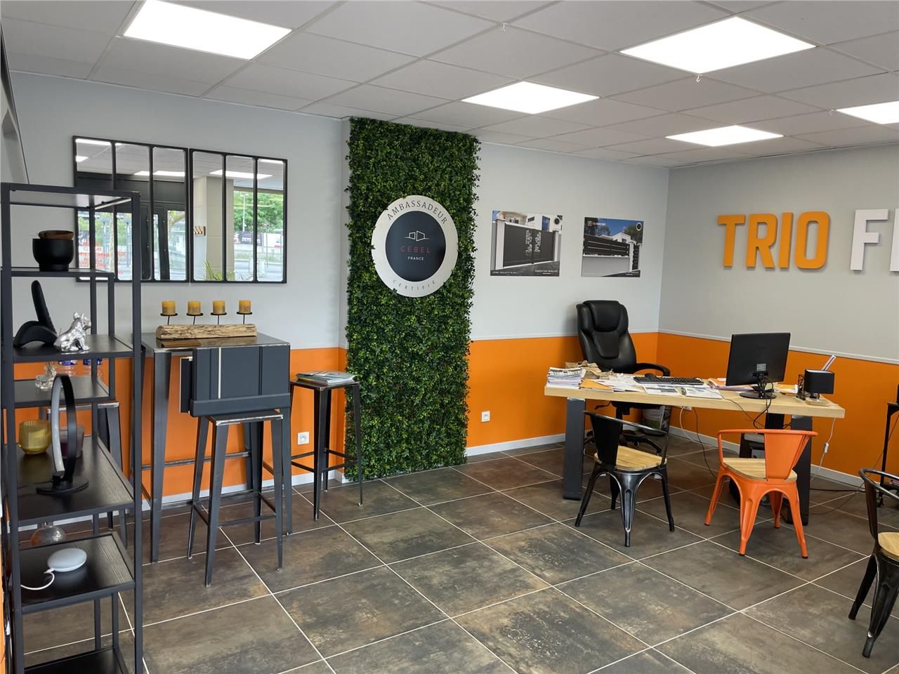 LOCAL COMMERCIAL - À LOUER - 126 M2 - CHANTILLY P