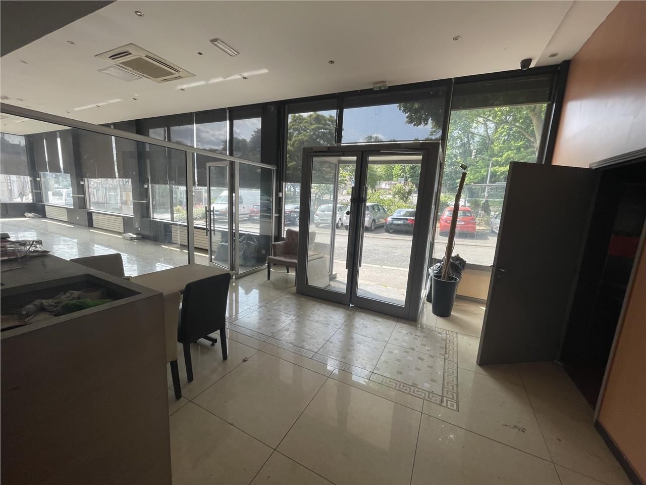 LOCAL COMMERCIAL - À LOUER - 810 M2 - BEAUVAIS A