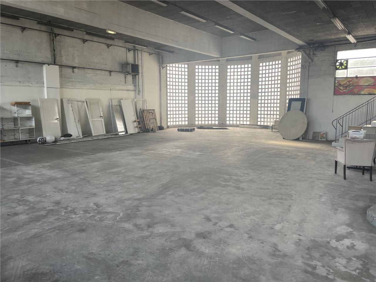 LOCAL COMMERCIAL - À LOUER - 810 M2 - BEAUVAIS  A