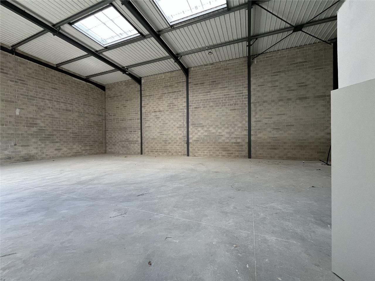 A LOUER 3 CELLULES D'ACTIVITÉ NEUVES DE 285 M2 - 