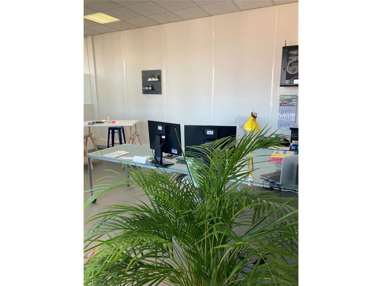 Plusieurs surfaces de bureaux disponibles à la lo