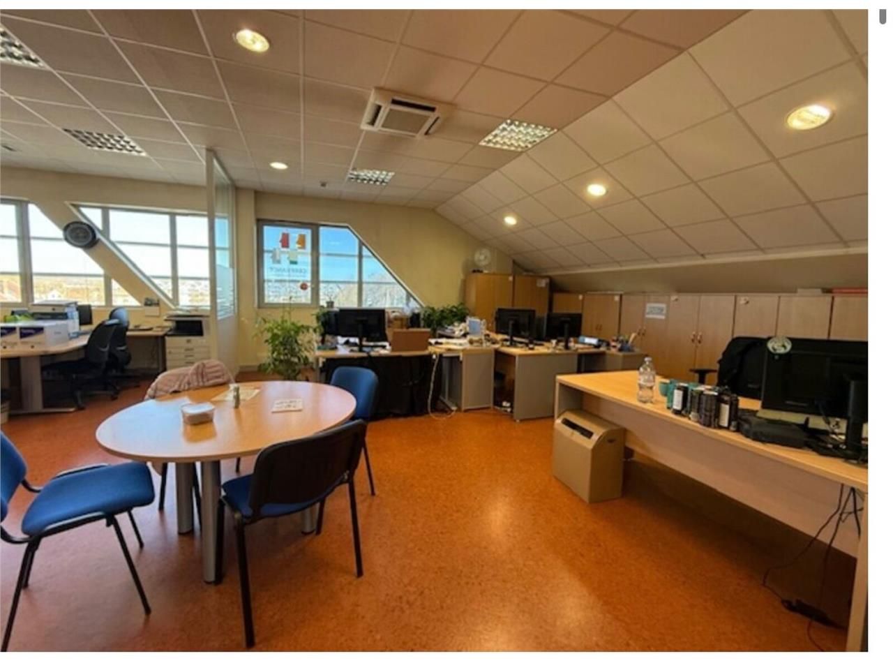 Bureaux de 202 m² disponibles à la location en pl