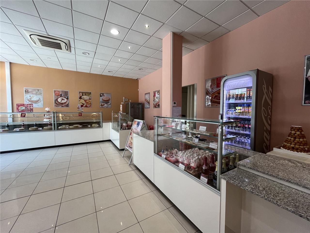 A LOUER CELLULE COMMERCIALE EMPLACEMENT N° 1  RET