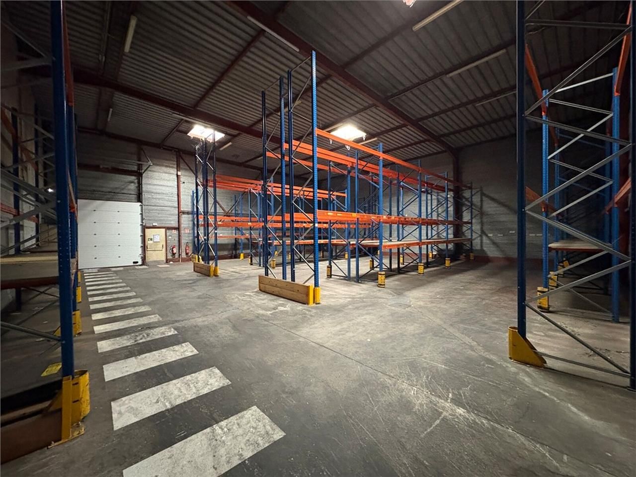 EN EXCLUSIVITE - A LOUER CELLULES D'ACTIVITE DE 1