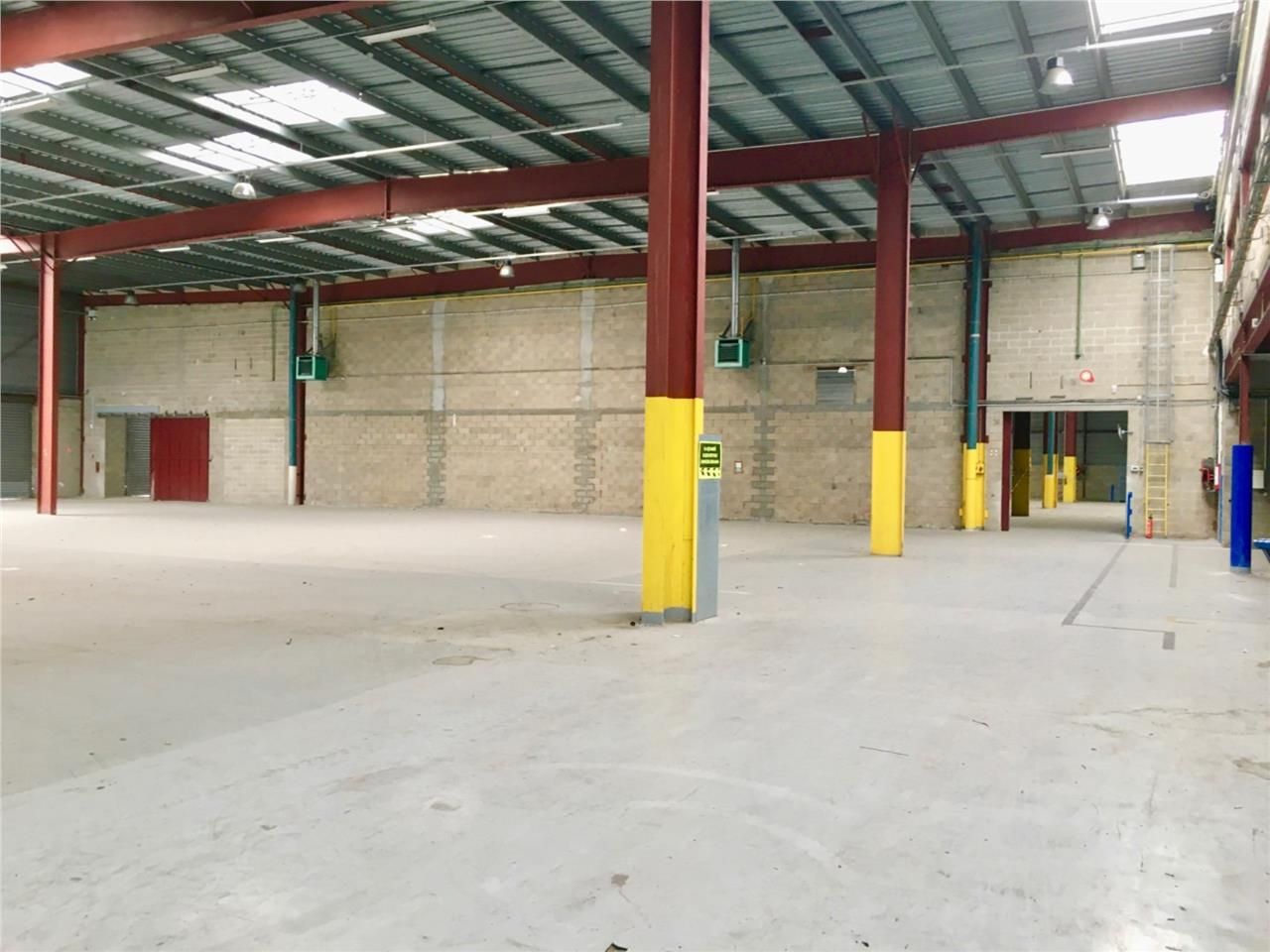 ARTHUR LOYD vous propose à la location un entrepô