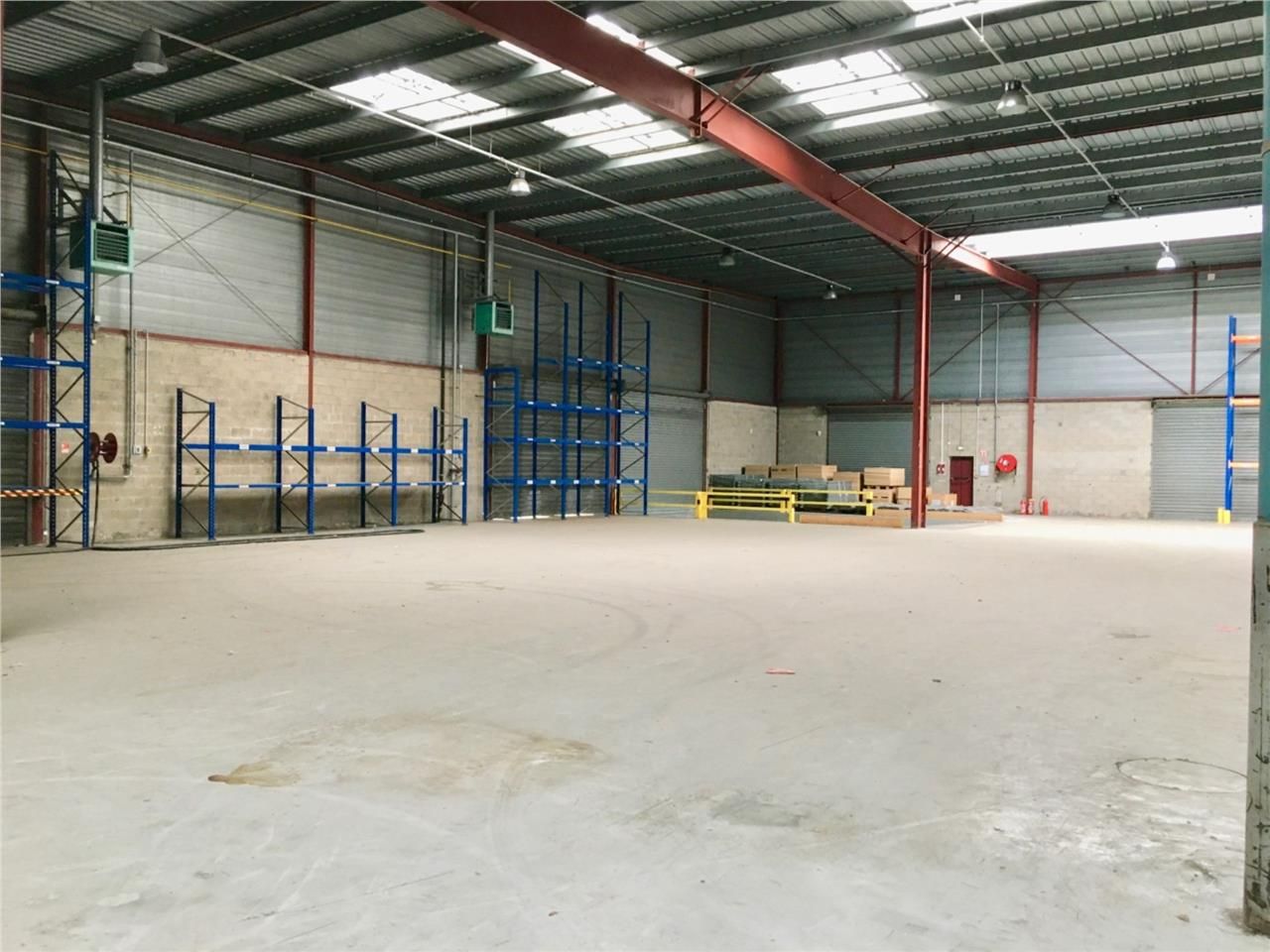 ARTHUR LOYD vous propose à la location un entrepô