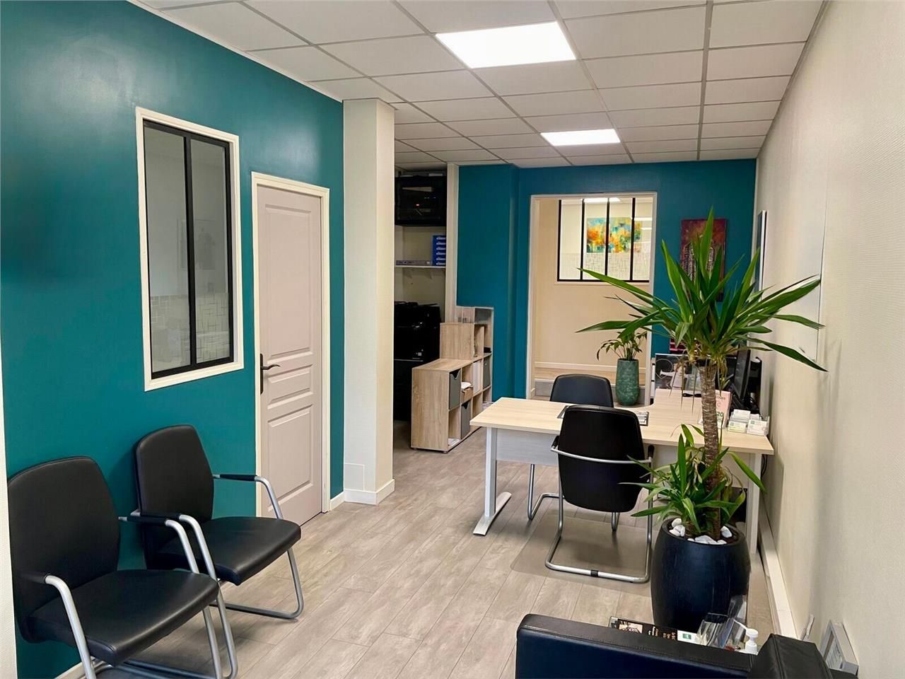 A LOUER - BUREAU / LOCAL COMMERCIAL 81 M2 - COMPI