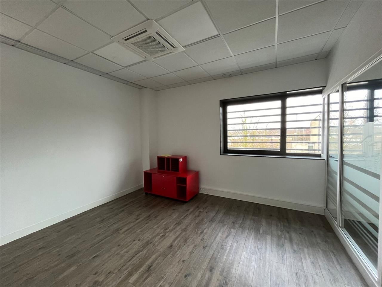 Au sein de la zone commerciale de SAINT-MAXIMIN, 