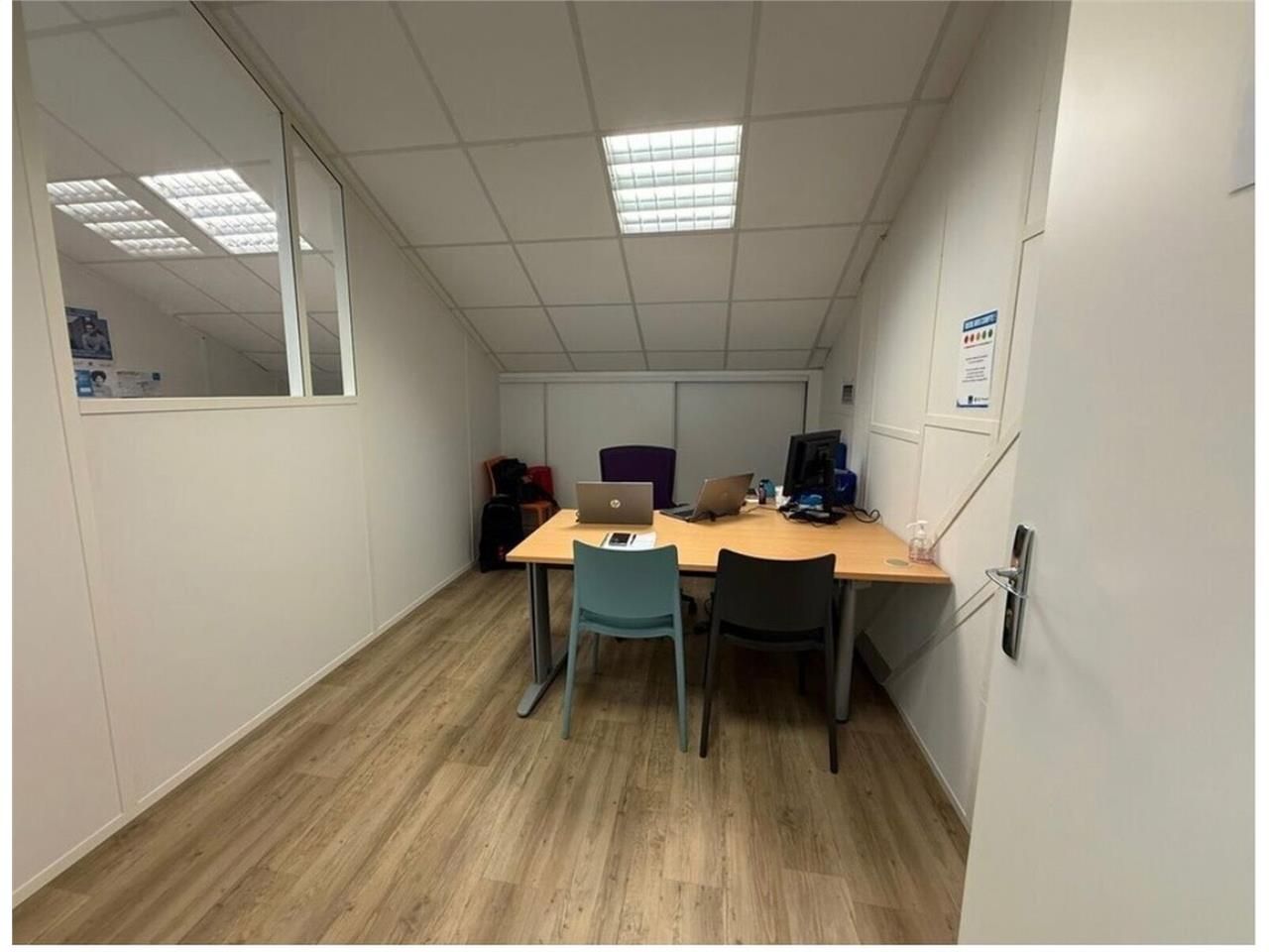 Bureaux de 310 m² disponibles à la location en pl