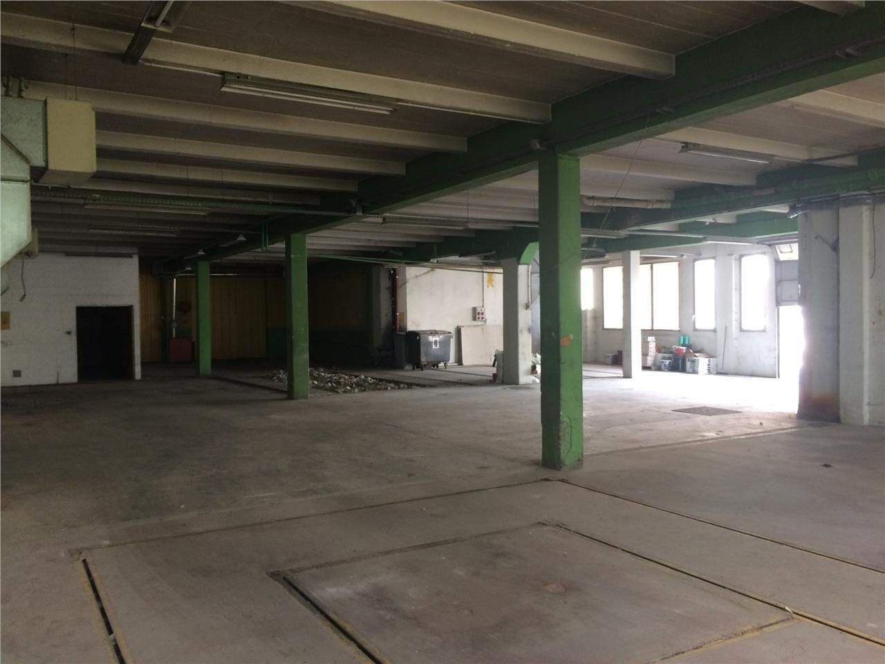 Local d'activité de 630 m2 environ à louer. Idéal