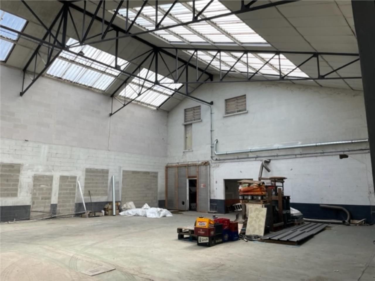 LOCAL D'ACTIVITE - 970 m2 - A LOUER - PROCHE CENT
