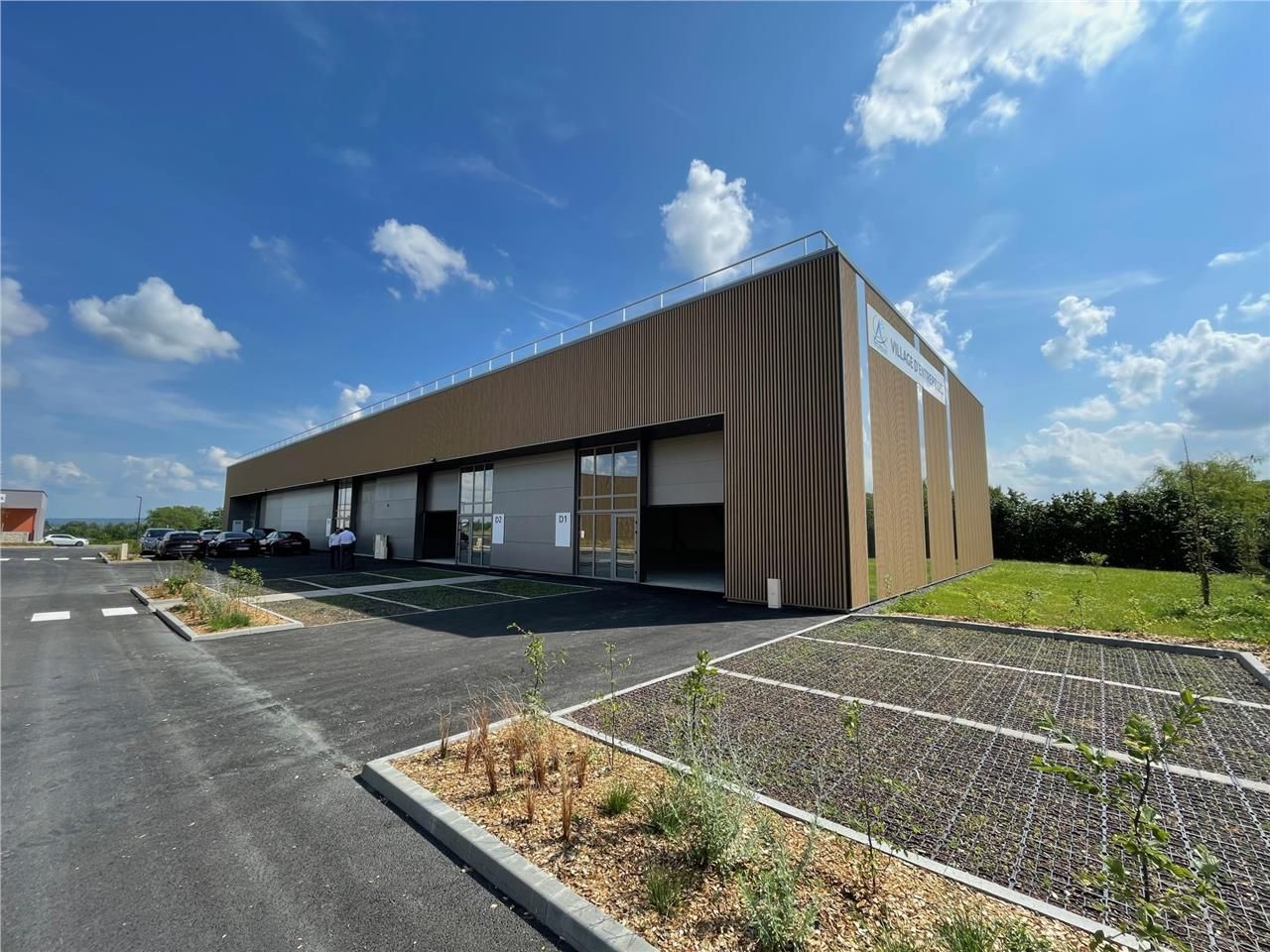 A LOUER LOCAUX D'ACTIVITÉS NEUFS - 200 M2 - TERGN