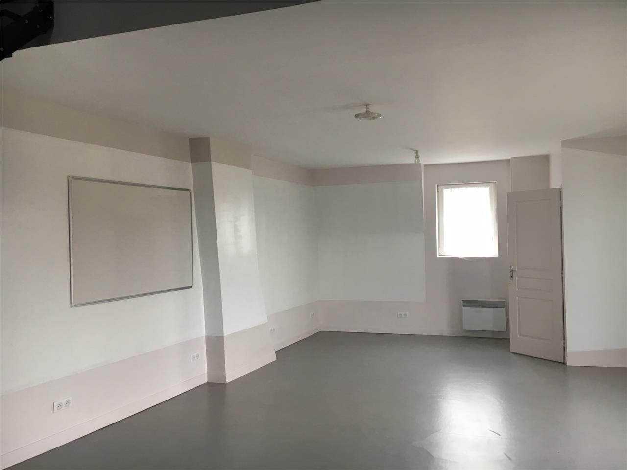 IMMEUBLE DE BUREAUX A LOUER - 219 M2 - SAINT-QUEN