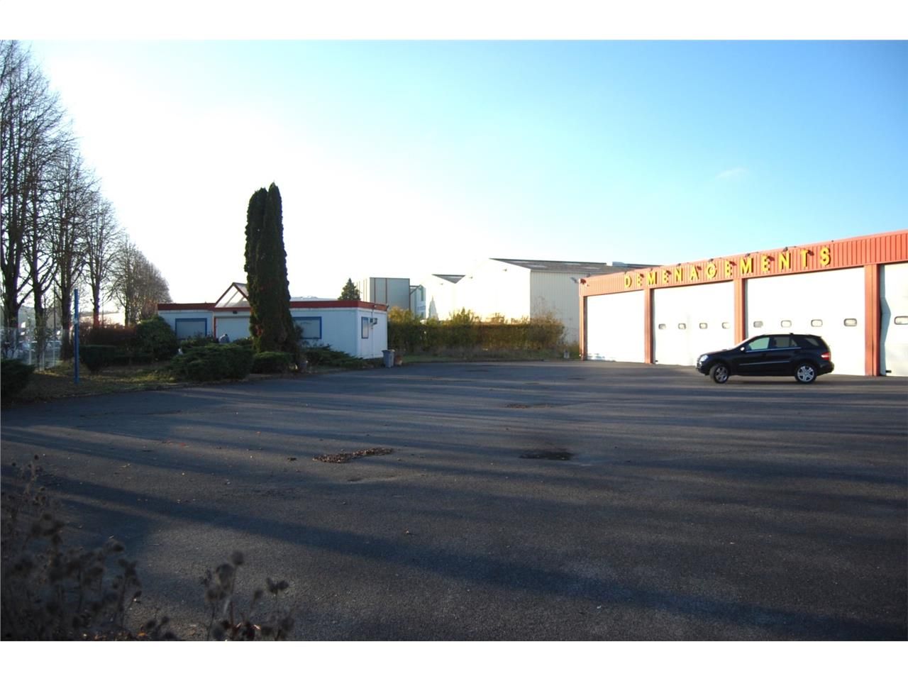 LOCAUX A LOUER - 880 m2 - ZAC LA VALLÉE : Locaux 