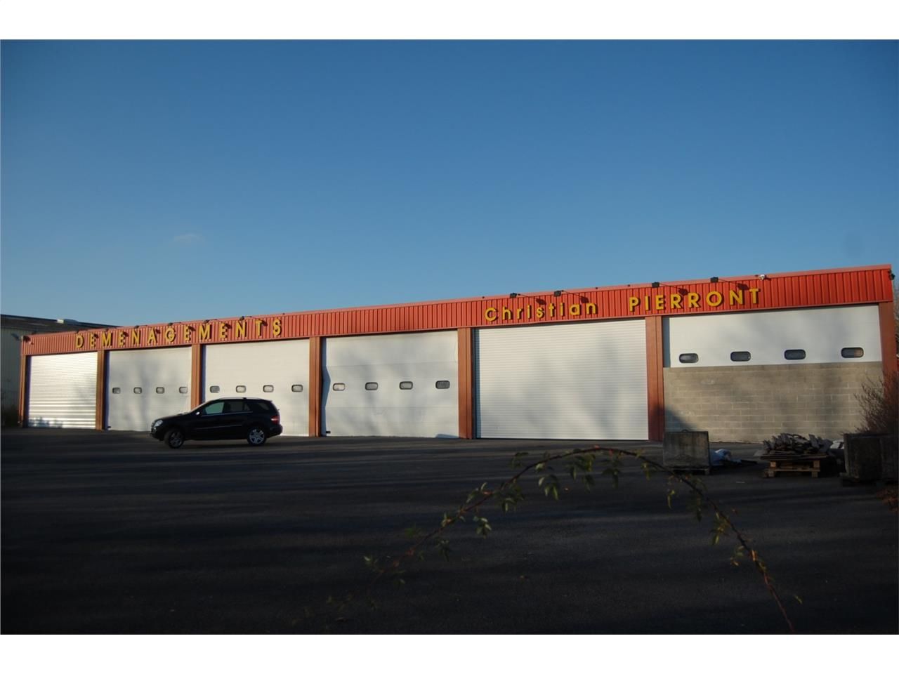 LOCAUX A LOUER - 880 m2 - ZAC LA VALLÉE : Locaux 