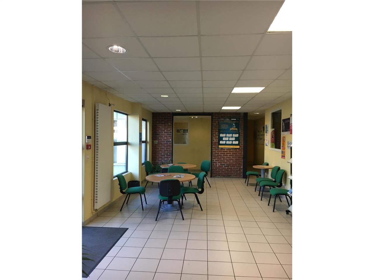 BUREAUX A LOUER - 583 M2 - SAINT-QUENTIN Sur un s