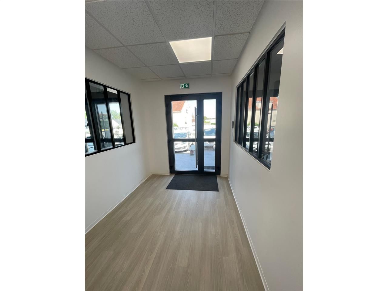 BÂTIMENT INDEPENDANT - A VENDRE - 1000 M2 - SAINT