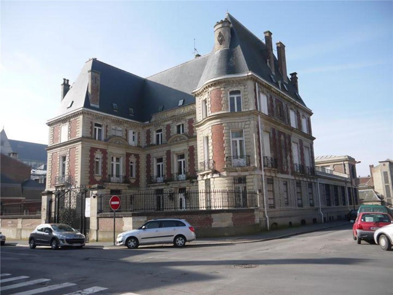 BUREAUX - A LOUER - 170 m2 - CENTRE VILLE DE SAIN