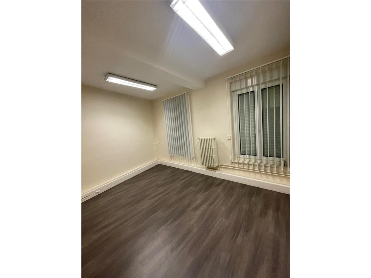 A LOUER - BUREAUX  - 167 M2 - SAINT-QUENTIN. Dans