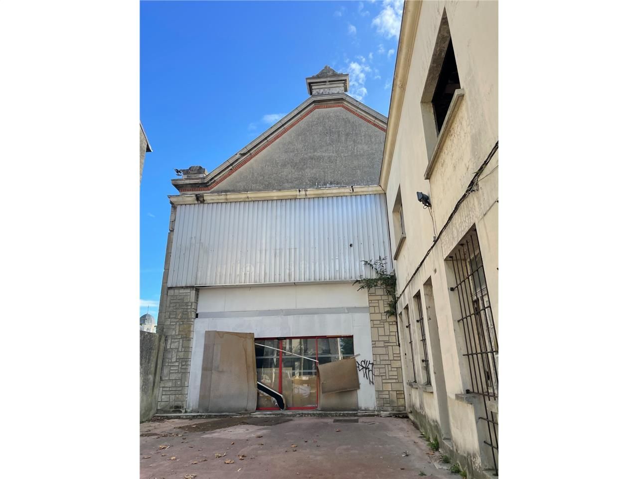 ENSEMBLE IMMOBILIER A RENOVER - 650 m2 - A VENDRE