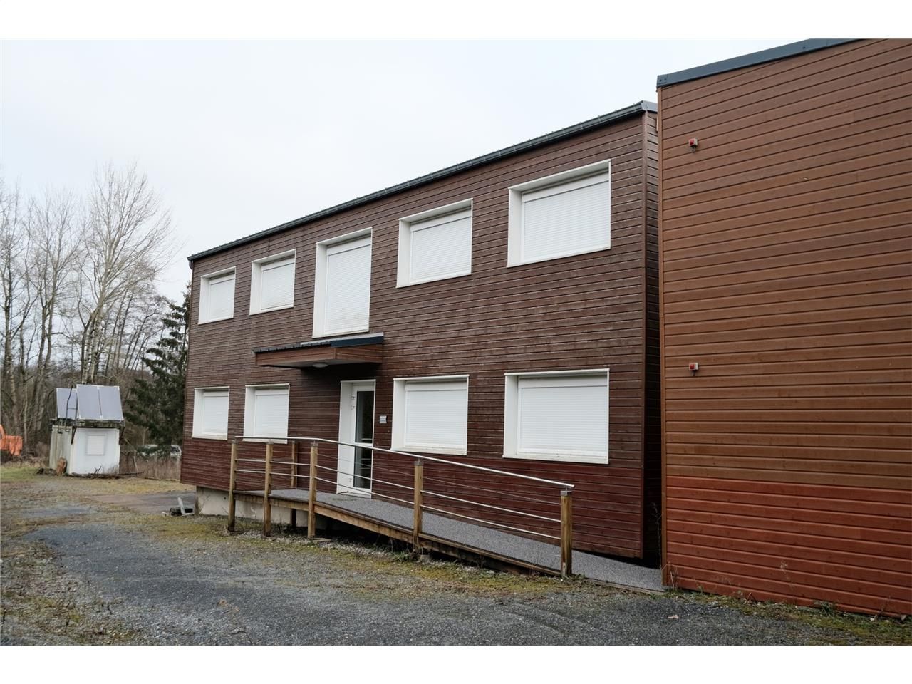 Dans un ensemble immobilier de 622 m²  à moins de