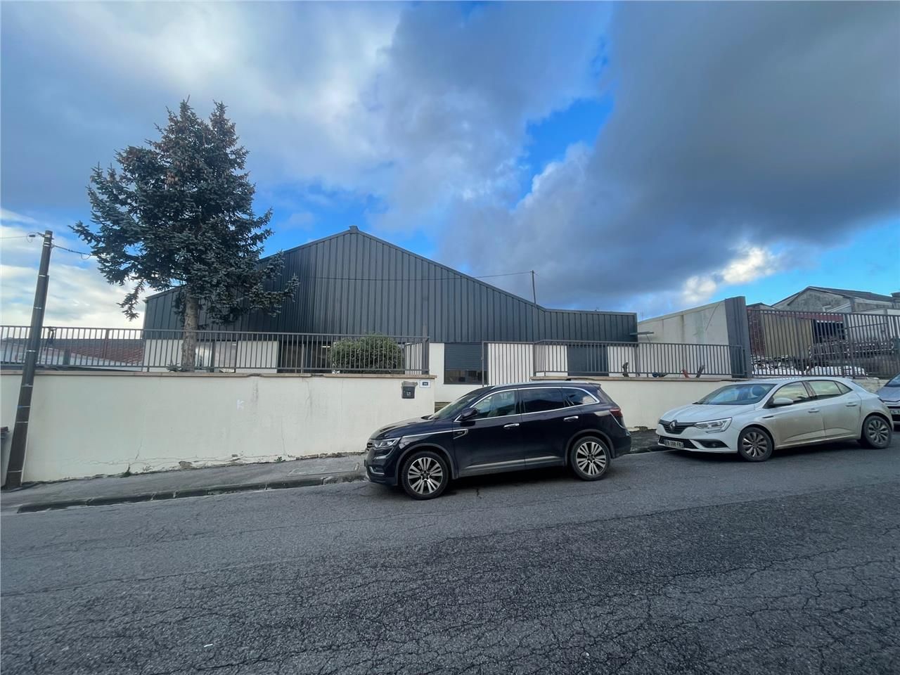 A LOUER - LOCAUX D'ACTIVITÉ  - 432 M2 - SAINT-QUE