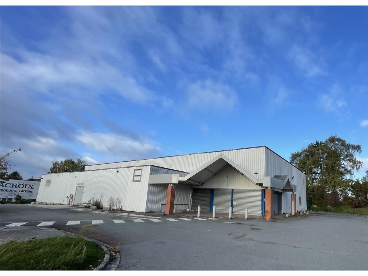 LOCAL COMMERCIAL INDEPENDANT AVEC PARKING A LOUER