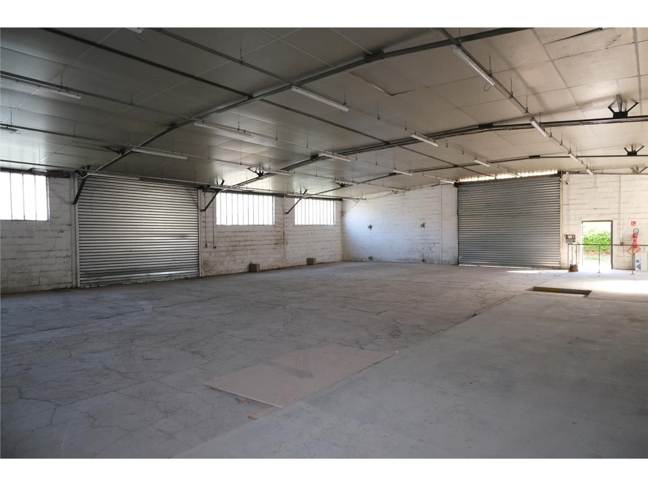 A LOUER - LOCAUX D'ACTIVITÉ - 650 M2- SAINT-QUENT