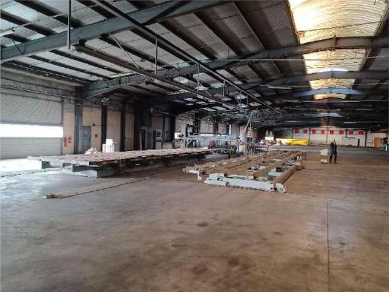 A VENDRE - BÂTIMENT INDUSTRIEL - 6.296 M2 - SECTE