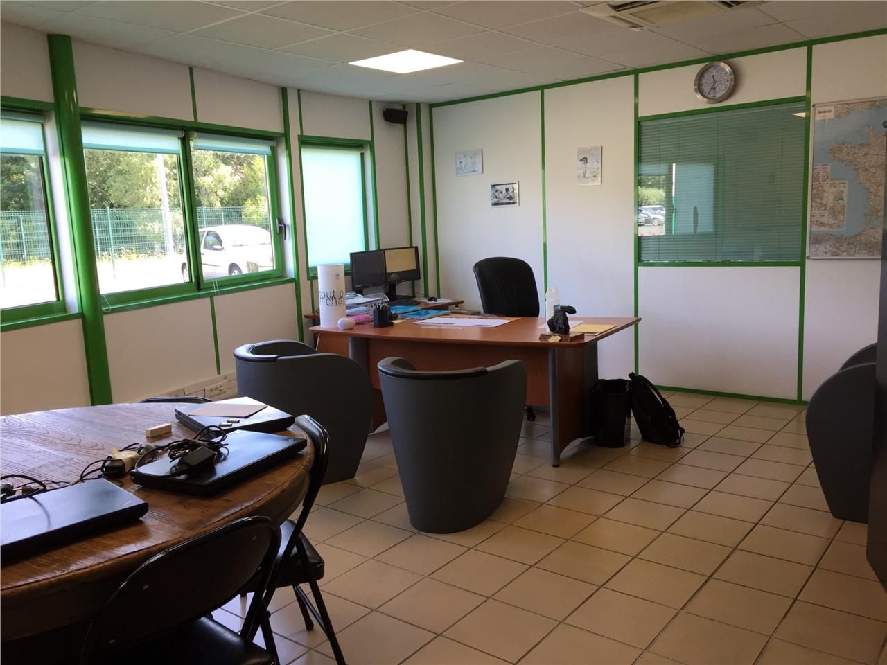 Ensemble immobilier de 3 577 m2 situé sur AXE SOI