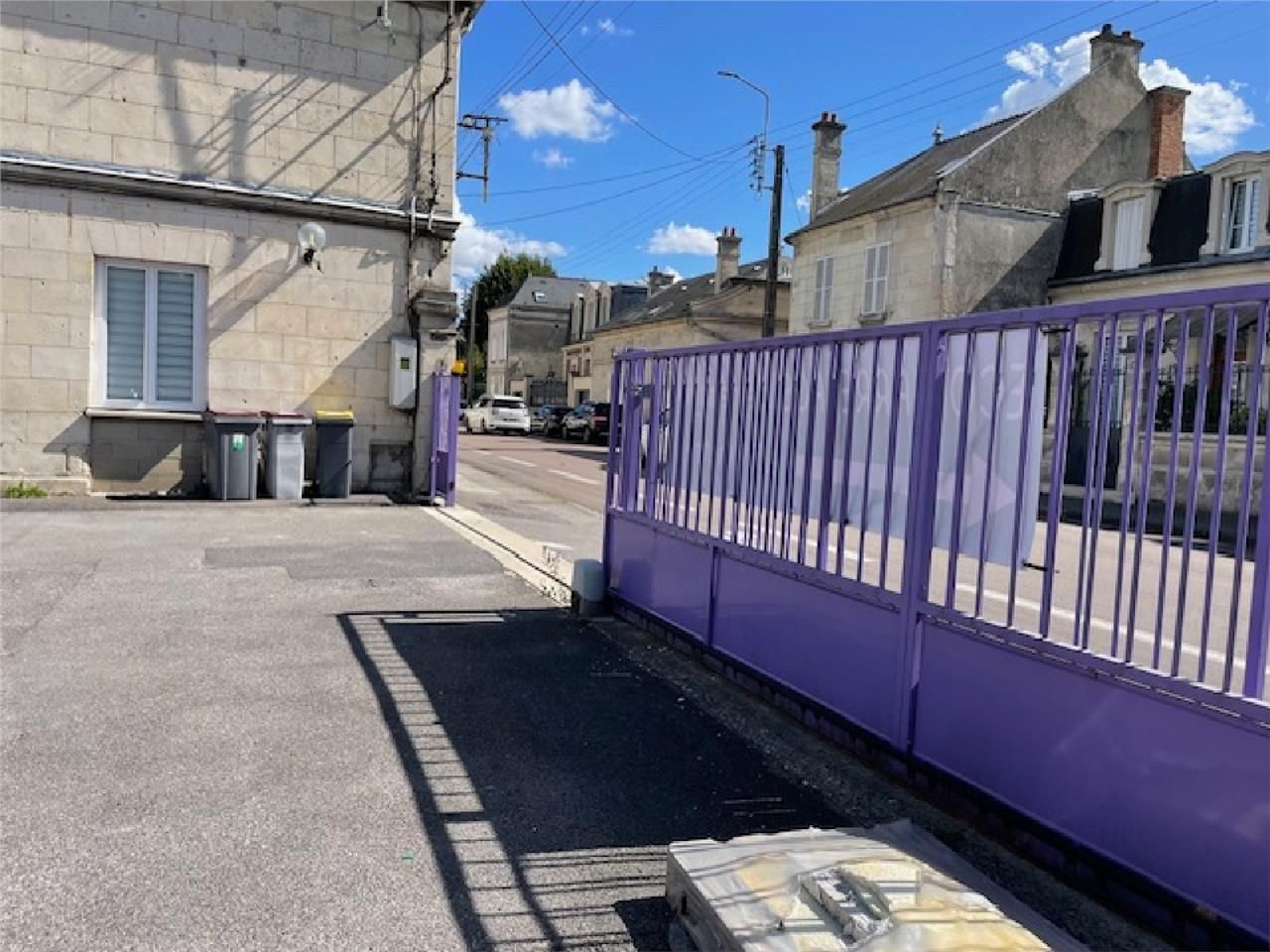 Nouveauté - Local commercial de 1050 m2 avec accè