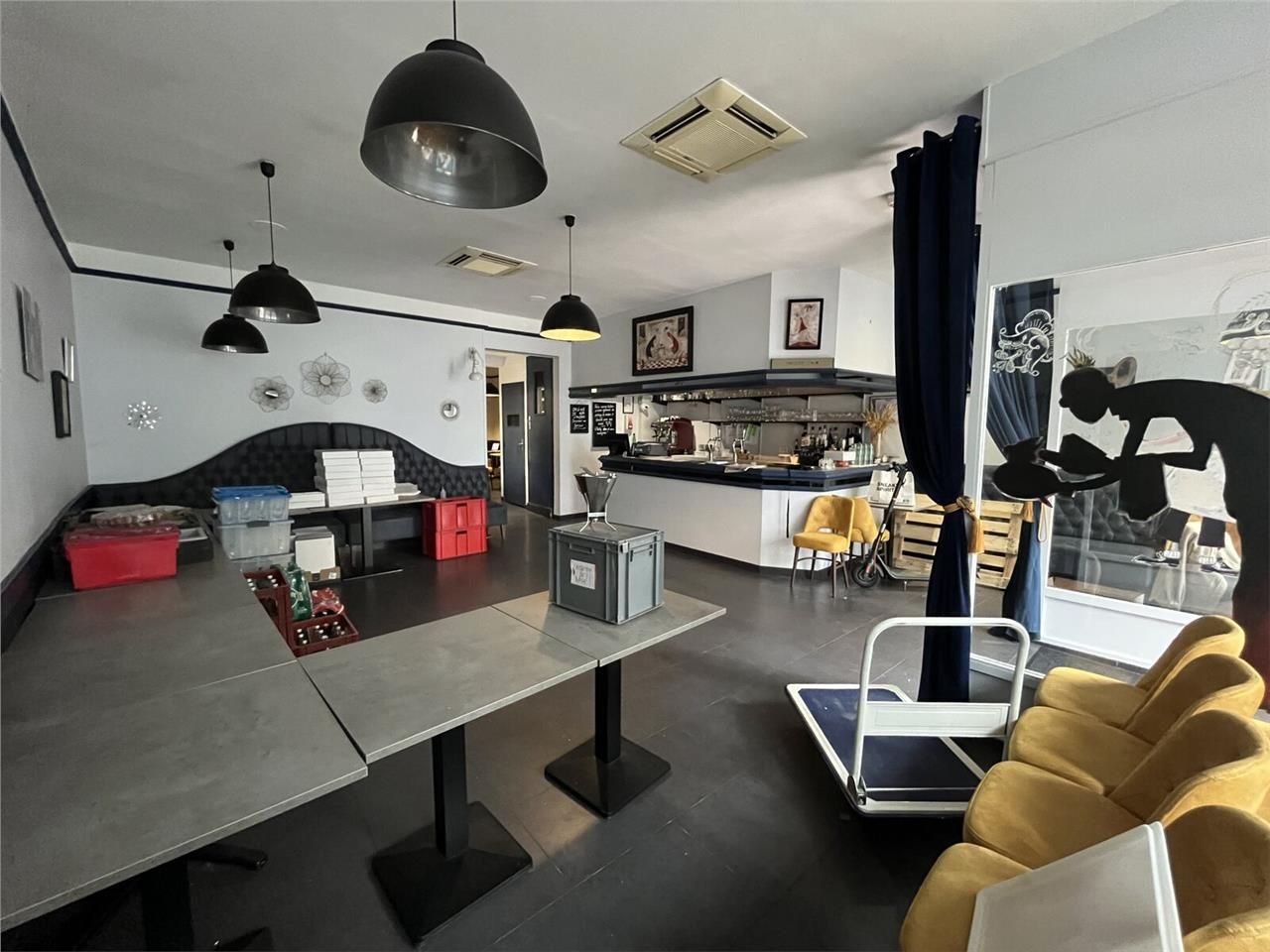 Arthur Loyd vous propose à la location un immeubl