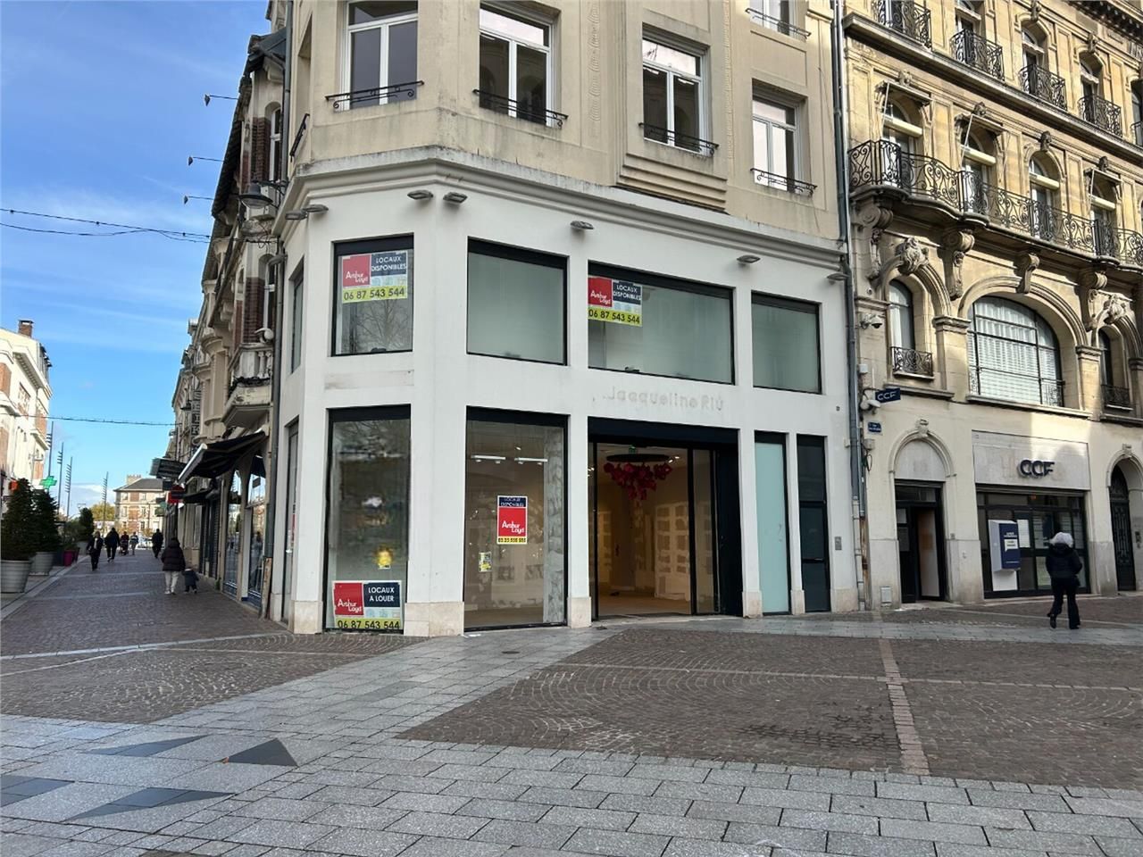 Arthur Loyd vous propose à la location une superb