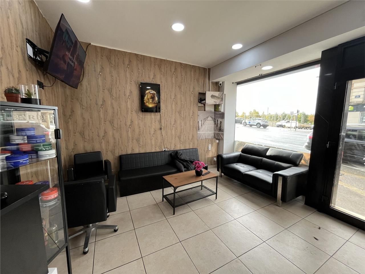 Arthur Loyd vous propose à la location un local c