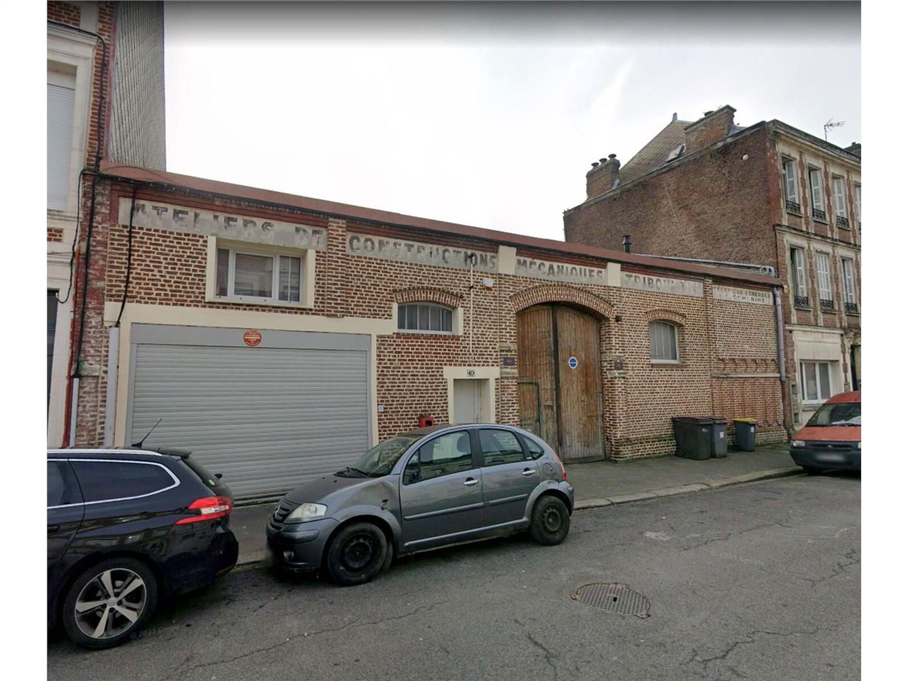 A VENDRE - LOCAUX D'ACTIVITÉ - 622 M2 - SAINT-QUE