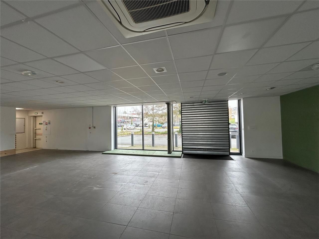 A LOUER  - LOCAL COMMERCIAL - 231 M2 - SAINT-QUEN