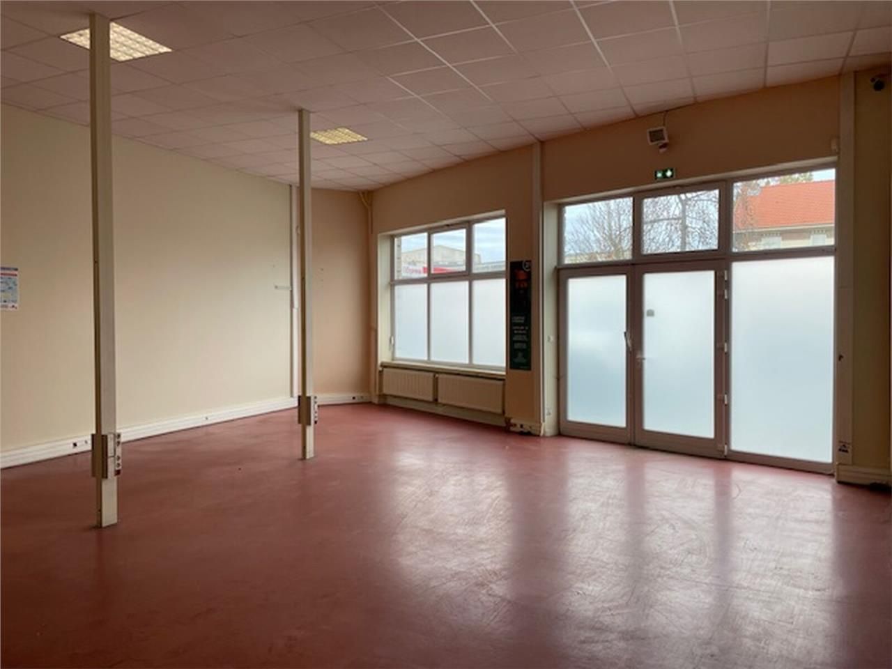 SOISSONS (02200) - A VENDRE - Local commercial/bu